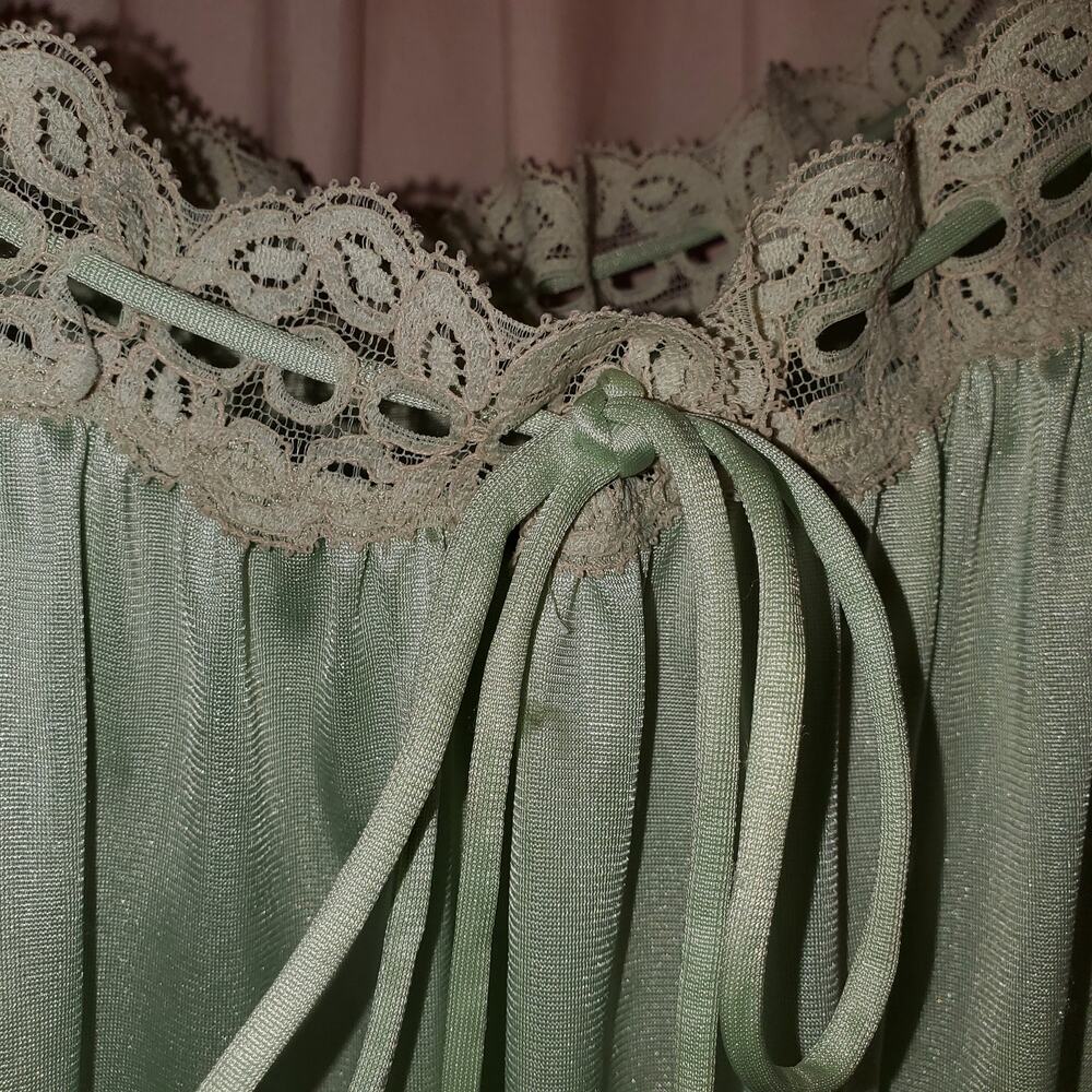 Vintage 1970s Vanity Fair Ercu Lace&Tricot Maxi Nigtgown Sz M